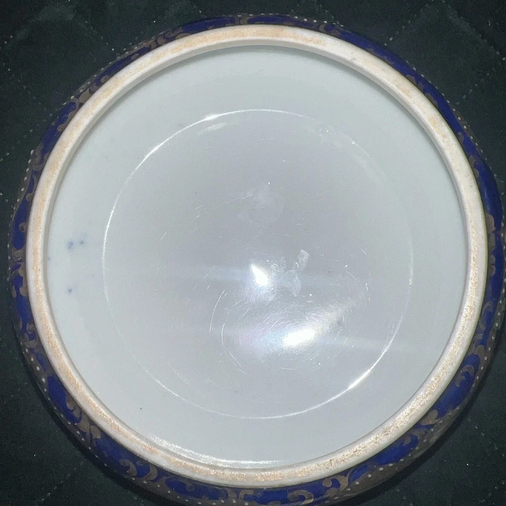 VINTAGE PORCELAIN HAND PAINTED FLORAL LIDDED TRINKET DISH POWDER Jewelry JAR .